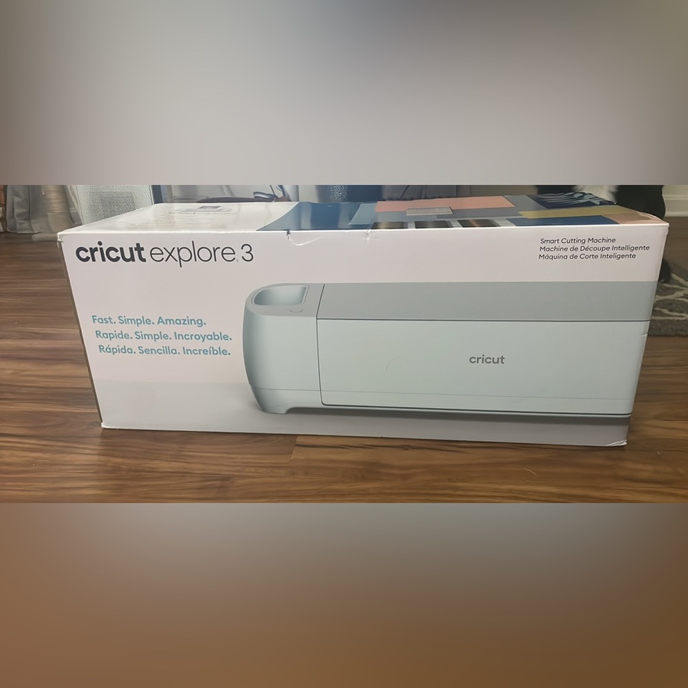 Cricut 3 with easy press and vinyl/tools for making t-shirts